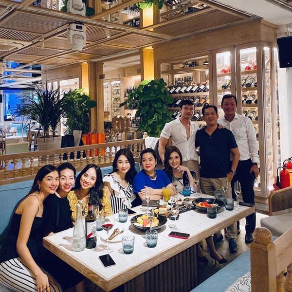 Đặng Thu Thảo đi sinh nhật bạn nhưng nhan sắc mẹ bỉm sữa sau 3 tháng sinh nở lại là tâm điểm-1