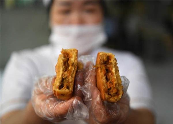 Điểm mặt các loại bánh trung thu trời ơi đất hỡi, cho tiền liệu có dám nếm thử?-1