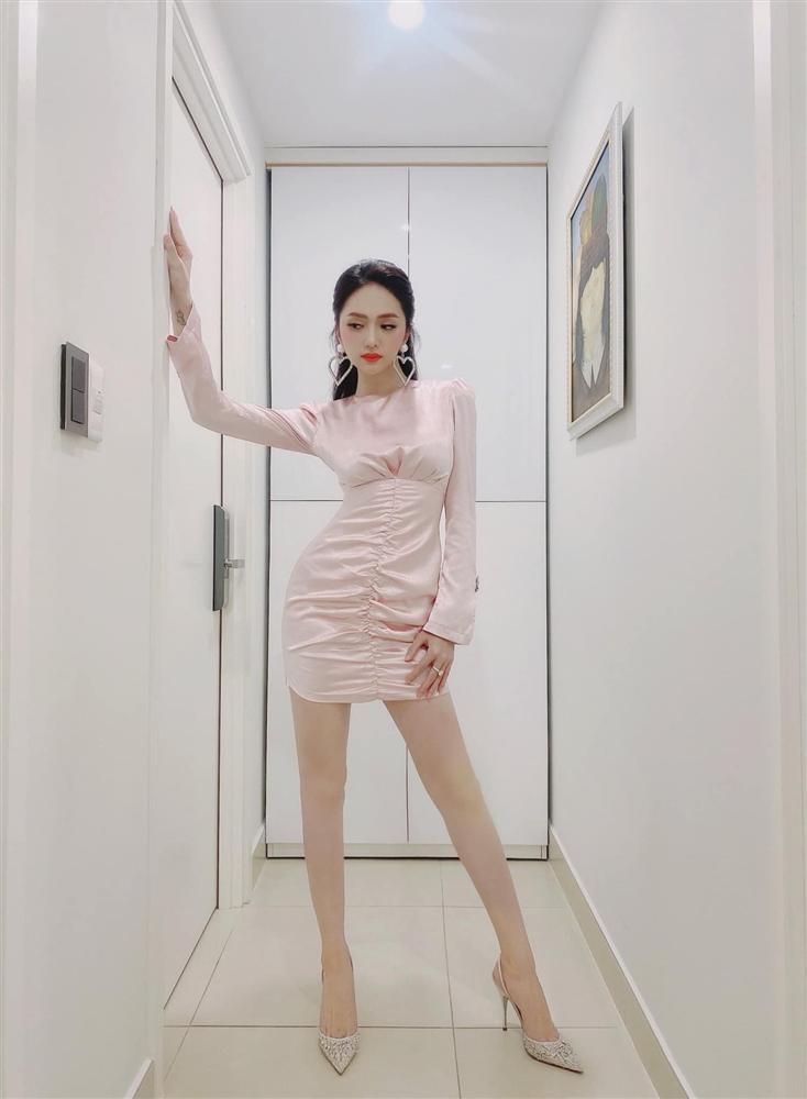 SAO MẶC ĐẸP: Lâm Vỹ Dạ lột xác không nhận ra - Hồ Ngọc Hà bầu bí mà ngày càng điệu đà-2