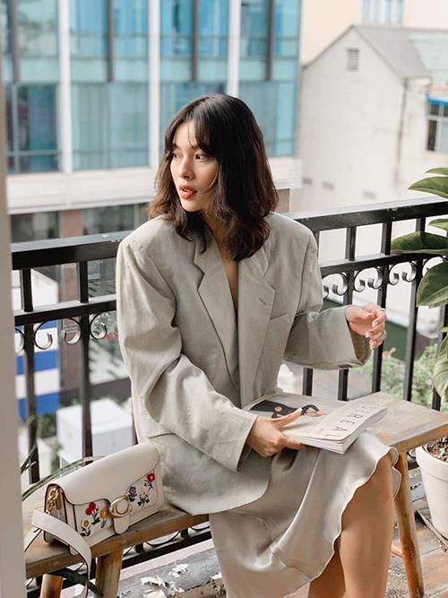 Cùng lên đồ đen - trắng: Đào Bá Lộc như ma-nơ-canh - Châu Bùi đi giày độn 10cm-9