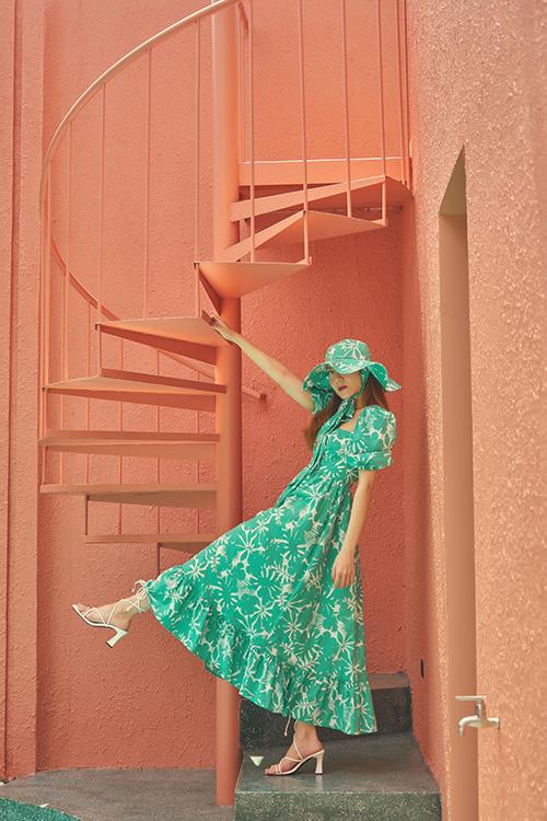 Cùng lên đồ đen - trắng: Đào Bá Lộc như ma-nơ-canh - Châu Bùi đi giày độn 10cm-11