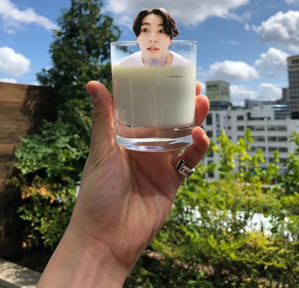 Lầy lội như ARMY: Chỉ đăng 1 bức ảnh, Jungkook gây cảm hứng ra đời trăm kiểu meme-9