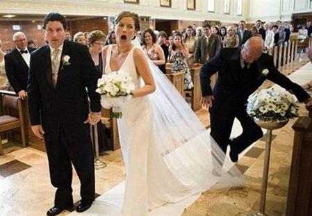Những sự cố ‘cười ra nước mắt’ trong đám cưới khiến cô dâu, chú rể chỉ muốn mất trí nhớ-2