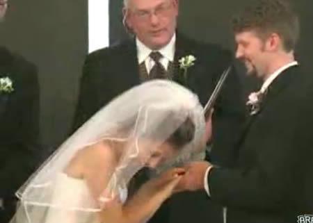 Những sự cố ‘cười ra nước mắt’ trong đám cưới khiến cô dâu, chú rể chỉ muốn mất trí nhớ-7
