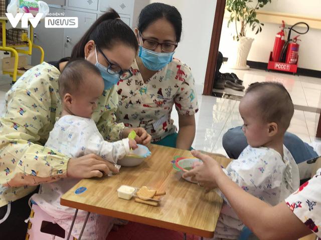 Chị em Trúc Nhi - Diệu Nhi đua xe, bắt đầu những bài học đầu đời-2