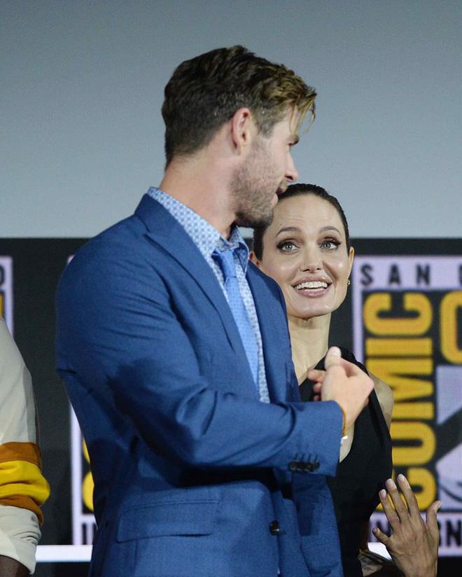 Rầm rộ tin Angelina Jolie tán tỉnh và âm mưu phá hoại gia đình Thor Chris Hemsworth, lịch sử người thứ 3 lặp lại?-1