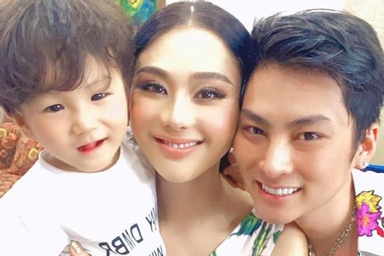 Chi 1 tỷ để một phụ nữ Thái mang thai hộ, con trai Lâm Khánh Chi càng lớn càng khác