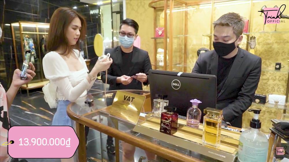 Ngọc Trinh chốt đồng hồ 1,8 tỷ cùng loạt đồ hiệu ăn mừng 5 triệu followers Instagram-6