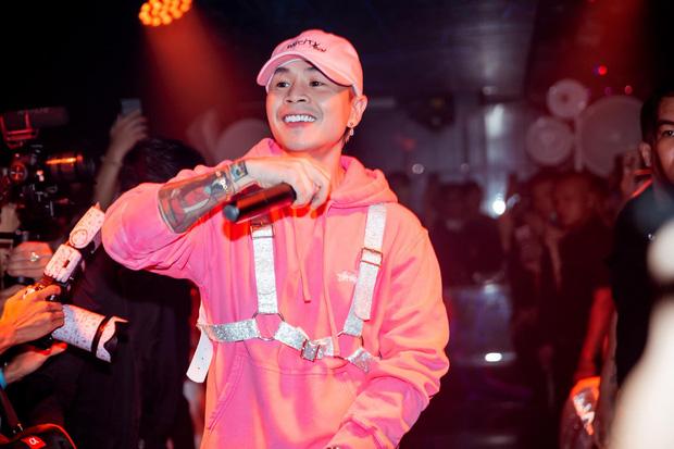 Binz đăng ảnh xăm kín lưng lời bài hát So Far, fan tá hoả tưởng trai thành phố lớn tăng cân nhưng sự thật là gì?-6