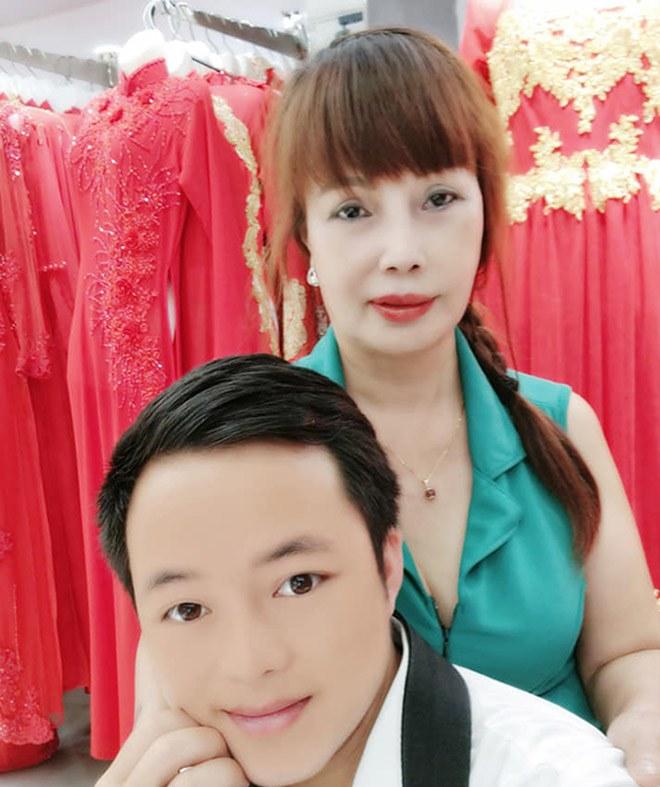 Cô dâu Thu Sao tung ảnh mặc váy cưới, nhan sắc như gái đôi mươi, CĐM tranh cãi gay gắt-5