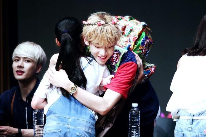 Bao giờ EVERGLOW mới thoát kiếp Mia và những người bạn?-7