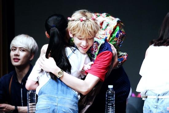 Những hành động bị phản đối của người hâm mộ Kpop