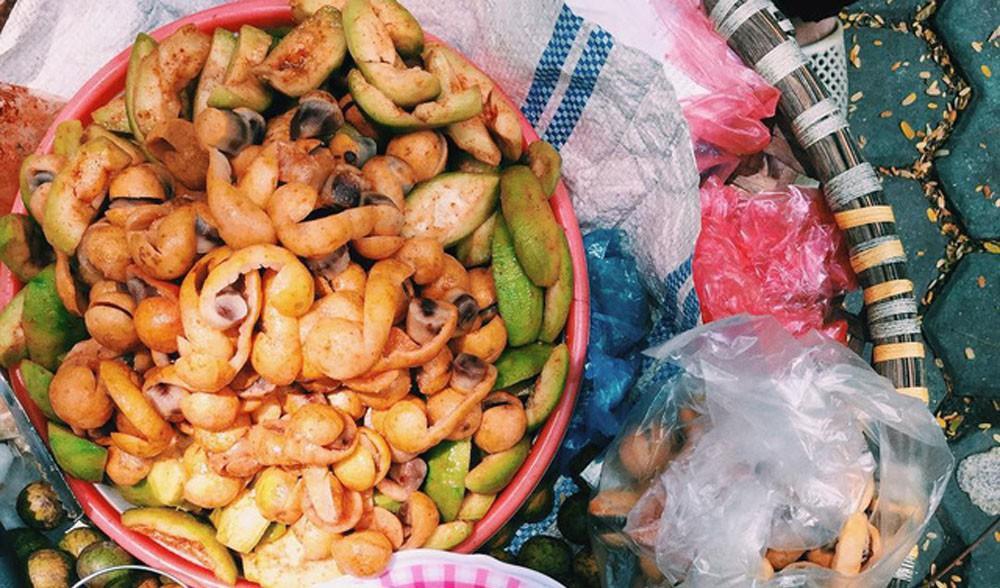 Tranh thủ tìm ăn sấu chín những ngày đầu thu Hà Nội-5