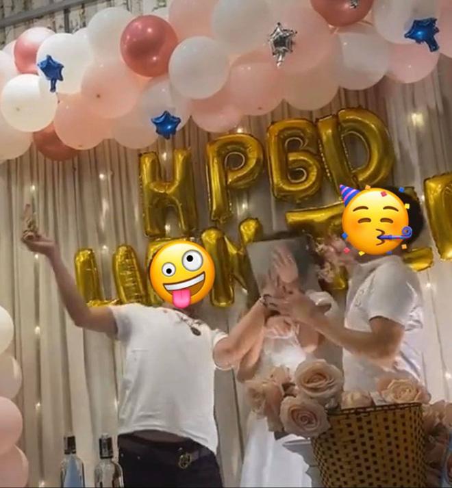 Úp bánh kem vào mặt cô gái, 2 thanh niên khiến dân mạng giận dữ, nữ chính nói gì?-2