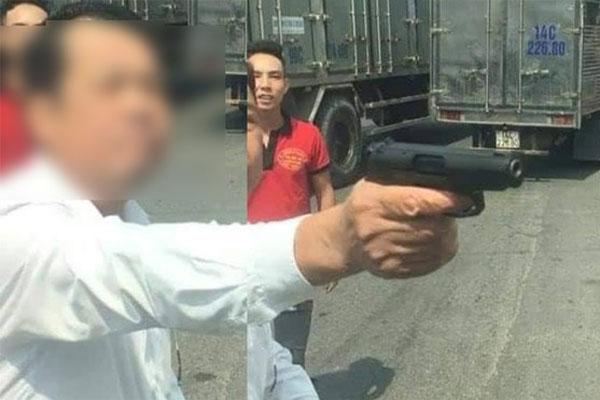 Xin vượt không được, tài xế rút súng dọa bắn vỡ sọ người đi đường ở Bắc Ninh-2