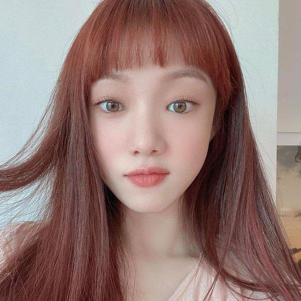 Nữ diễn viên Lee Sung Kyung khoe kiểu tóc mới, giống hệt với tạo hình của cô trong phim 