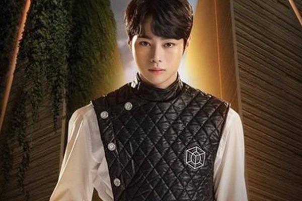 Netizen Hàn gây phẫn nộ khi yêu cầu Hanbin về Việt Nam debut-6