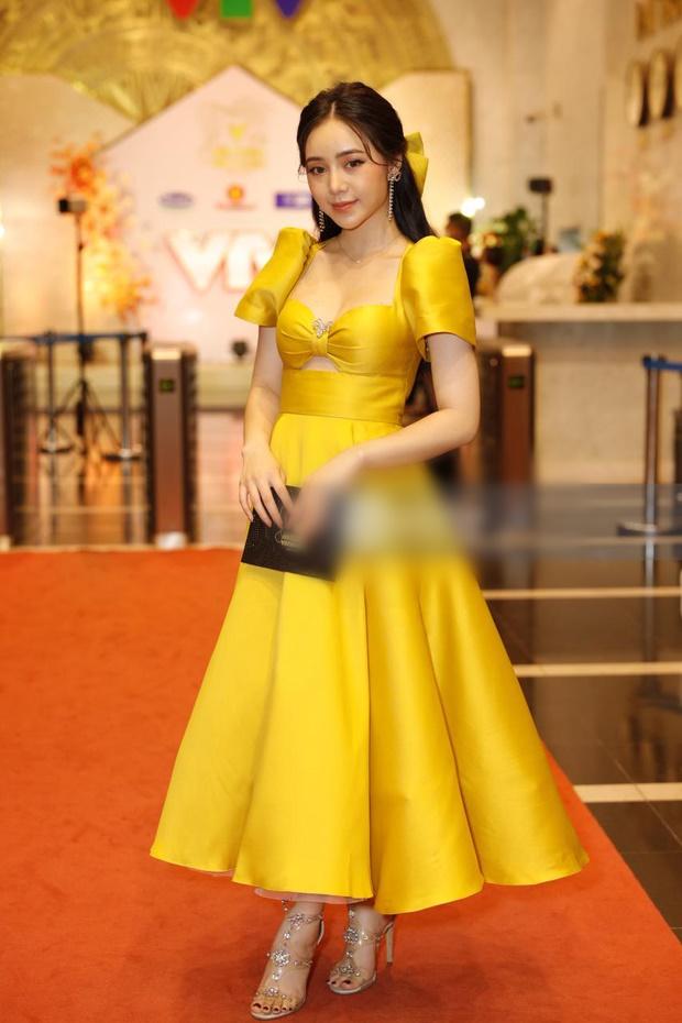 SAO MẶC ĐẸP: Lâm Vỹ Dạ lột xác không nhận ra - Hồ Ngọc Hà bầu bí mà ngày càng điệu đà-9