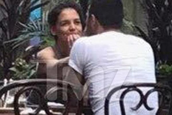 Chuyện gì sắp xảy ra khi Suri Cruise 18 tuổi?-6