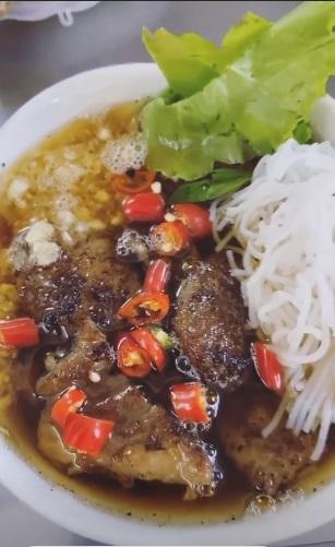 Mùa tựu trường, Tóc Tiên ra thủ đô ăn đã đời một loạt món ngon-5