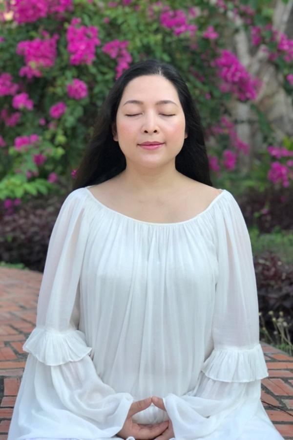 Cuộc sống bình yên của MC Quỳnh Hương ở tuổi 46-5