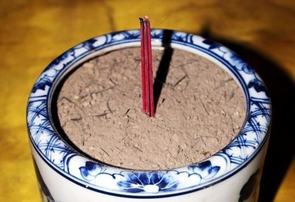 Cách đặt vị trí bát hương trên bàn thờ đúng chuẩn, xem ngay kẻo sai-4