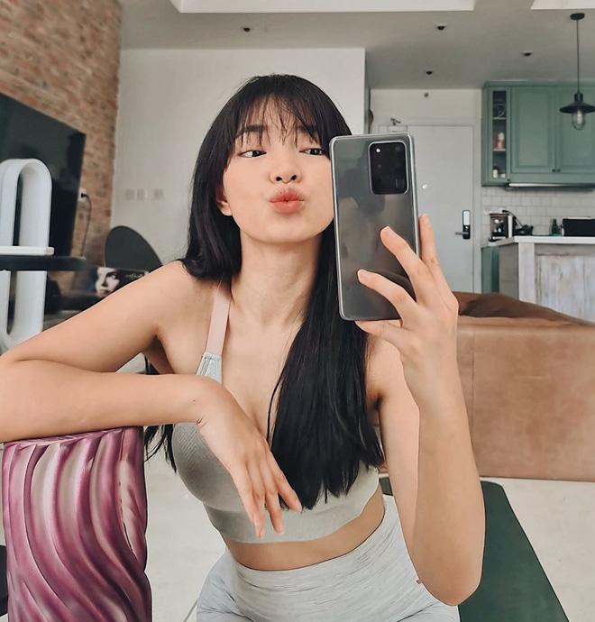 Chăm massage với cây lăn của giới nhà giàu nên da Châu Bùi luôn căng đét, chị em xem xong sẽ muốn đu theo-1