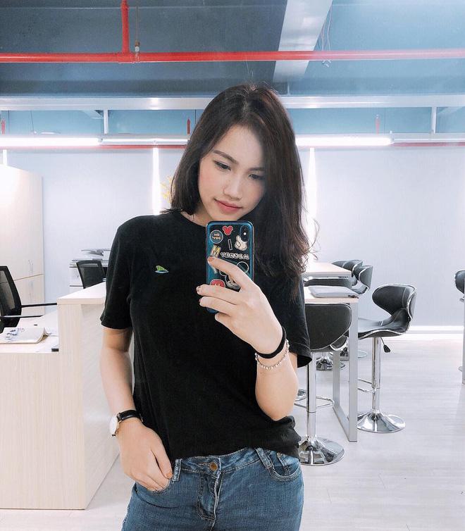 Chấm điểm dàn mỹ nữ tiếp viên hàng không khi đi làm và lúc lên đồ đi chơi-9