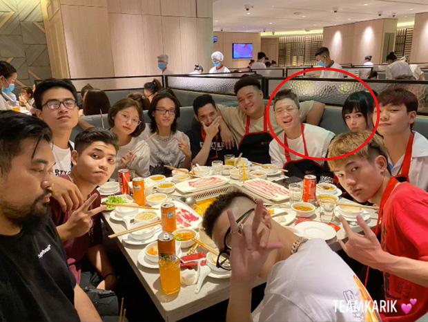 Cưng bạn gái kiểu Karik: Sơn móng tay đôi với móng chân người yêu mới chịu-2