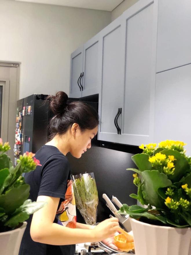 Cháu gái ca sĩ Phạm Quỳnh Anh gây chú ý mới 17 tuổi cao 1m79-6