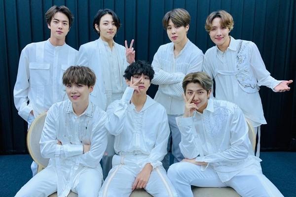 BTS trở thành Nghệ sĩ Châu Á đầu tiên và duy nhất 2 tuần liên tiếp đứng No.1 Billboard Hot 100-6