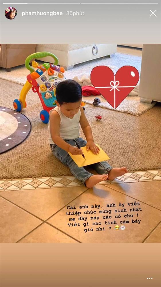 Quý tử 1 tuổi làm thiệp mừng sinh nhật Phạm Hương, rất dễ thương dù không ra hình thù-2