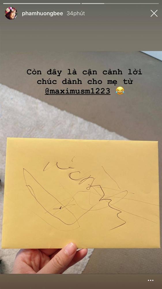 Quý tử 1 tuổi làm thiệp mừng sinh nhật Phạm Hương, rất dễ thương dù không ra hình thù-3