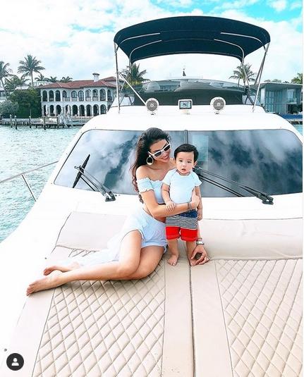 Quý tử 1 tuổi làm thiệp mừng sinh nhật Phạm Hương, rất dễ thương dù không ra hình thù-6