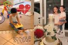 Quý tử 1 tuổi làm thiệp mừng sinh nhật Phạm Hương, rất dễ thương dù không ra hình thù