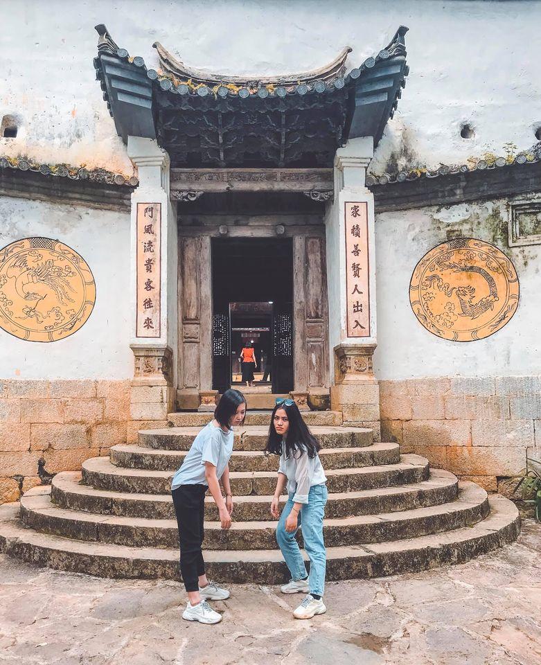 Phượt Hà Giang, 2 cô gái Hà thành tạo dáng chẳng khác nào thoát vị đĩa đệm-3