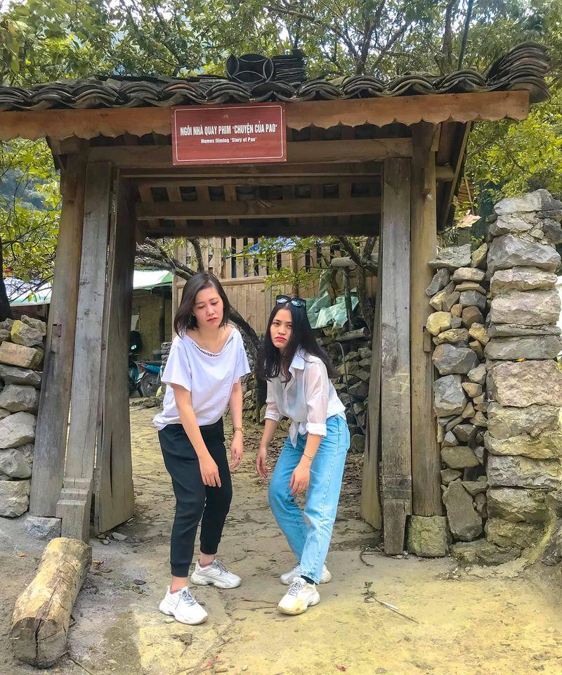 Phượt Hà Giang, 2 cô gái Hà thành tạo dáng chẳng khác nào thoát vị đĩa đệm-4