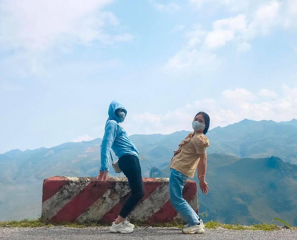 Phượt Hà Giang, 2 cô gái Hà thành tạo dáng chẳng khác nào thoát vị đĩa đệm-7