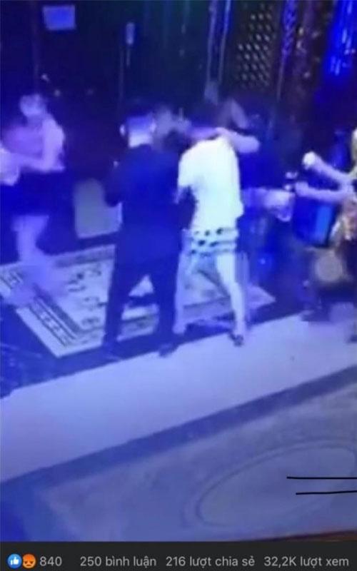 Clip: Nghi vấn nhóm thanh niên đánh 2 cô gái tới tấp tại quán karaoke vì sàm sỡ bất thành-1