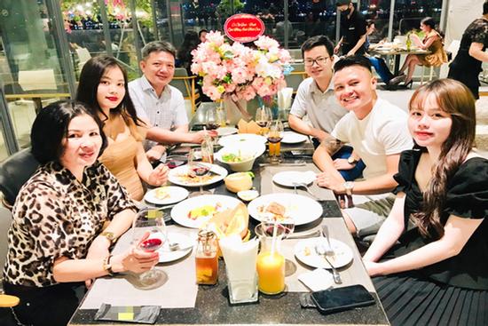 Bố mẹ Quang Hải tổ chức sinh nhật lần 2 cho Huỳnh Anh, nhìn trúng cô con dâu tương lai này rồi