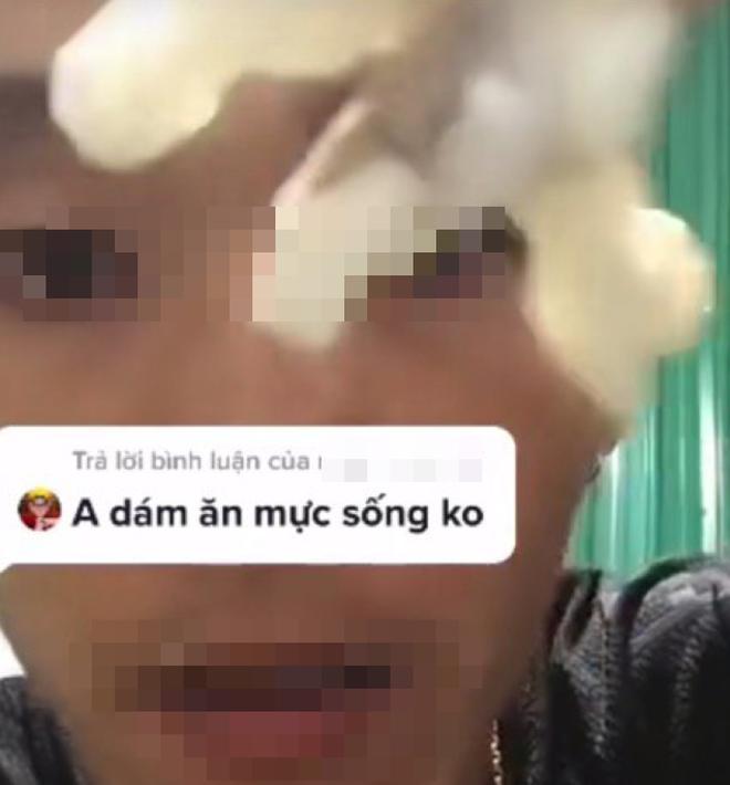 Loạt clip khoe chiến tích ăn cả tảng thịt sống câu follow phản cảm trên TikTok-4