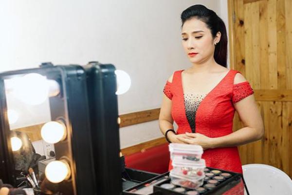 MC Cát Tường bị bắt lỗi khi đăng ảnh ngã sấp mặt-8