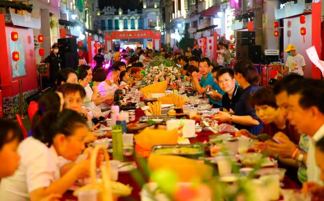 Ăn tiệc kiểu Trung Quốc: Nửa ăn nửa bỏ, khách muốn ăn chay - chủ nhân ép ăn mặn-2