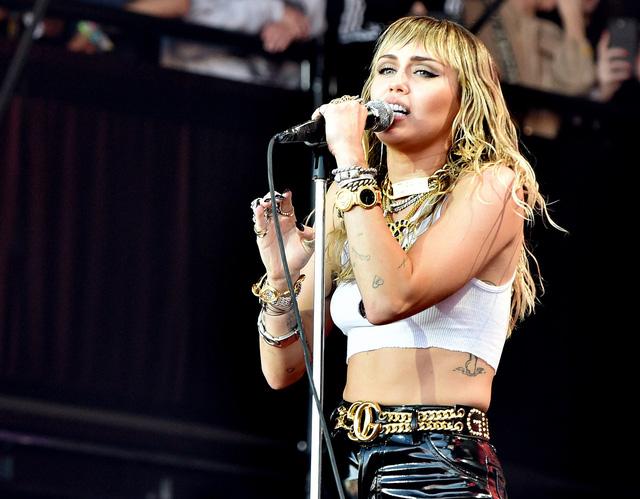 Miley Cyrus khẳng định hát tốt hơn sau thảm họa cháy nhà-1