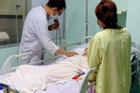 Bệnh nhân 54 tuổi ngộ độc pate Minh Chay vẫn yếu liệt tay chân