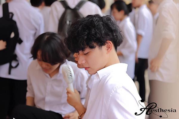 Đeo khẩu trang dự khai giảng, nam sinh trường Quang Trung hở mỗi đôi mắt vẫn đẹp không thể tả-7