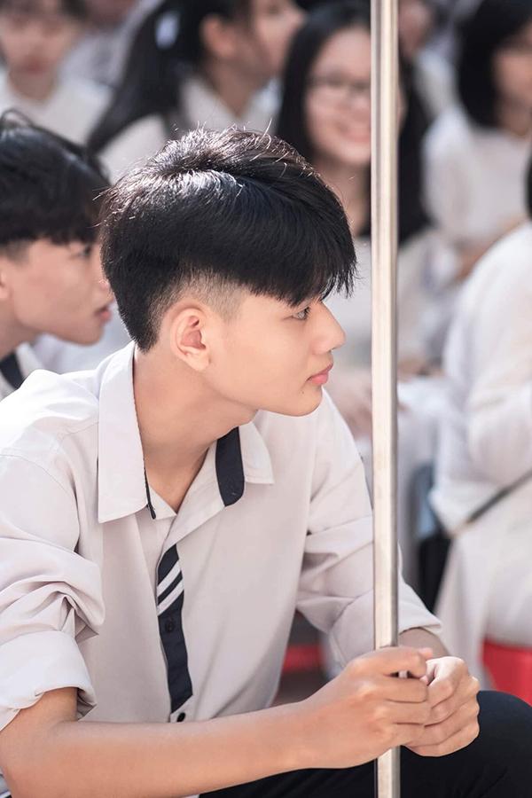 Đeo khẩu trang dự khai giảng, nam sinh trường Quang Trung hở mỗi đôi mắt vẫn đẹp không thể tả-8