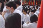 Đeo khẩu trang dự khai giảng, nam sinh trường Quang Trung hở mỗi đôi mắt vẫn đẹp không thể tả