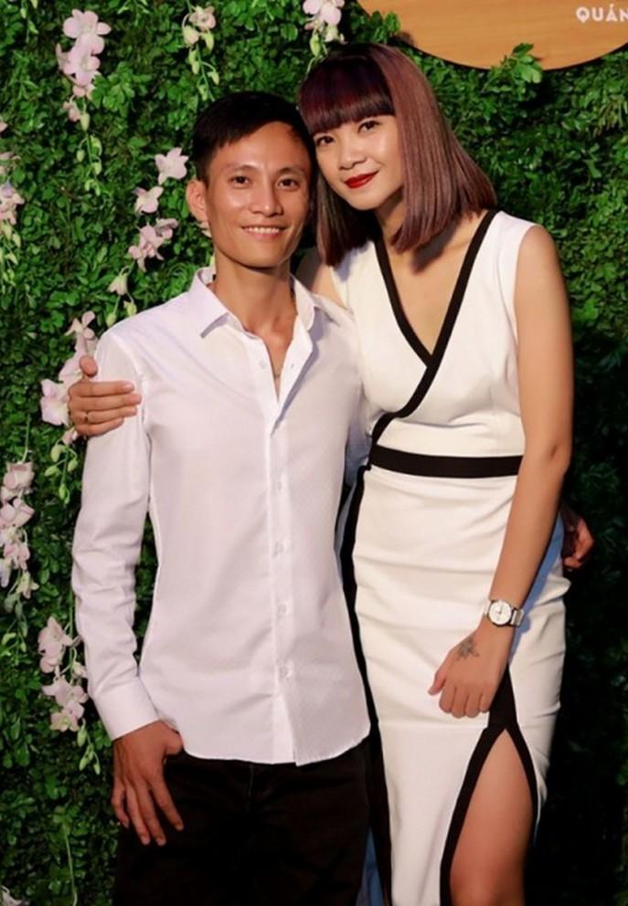 Người chồng kín tiếng suốt 20 năm của bà trùm chân dài Hạ Vy-1