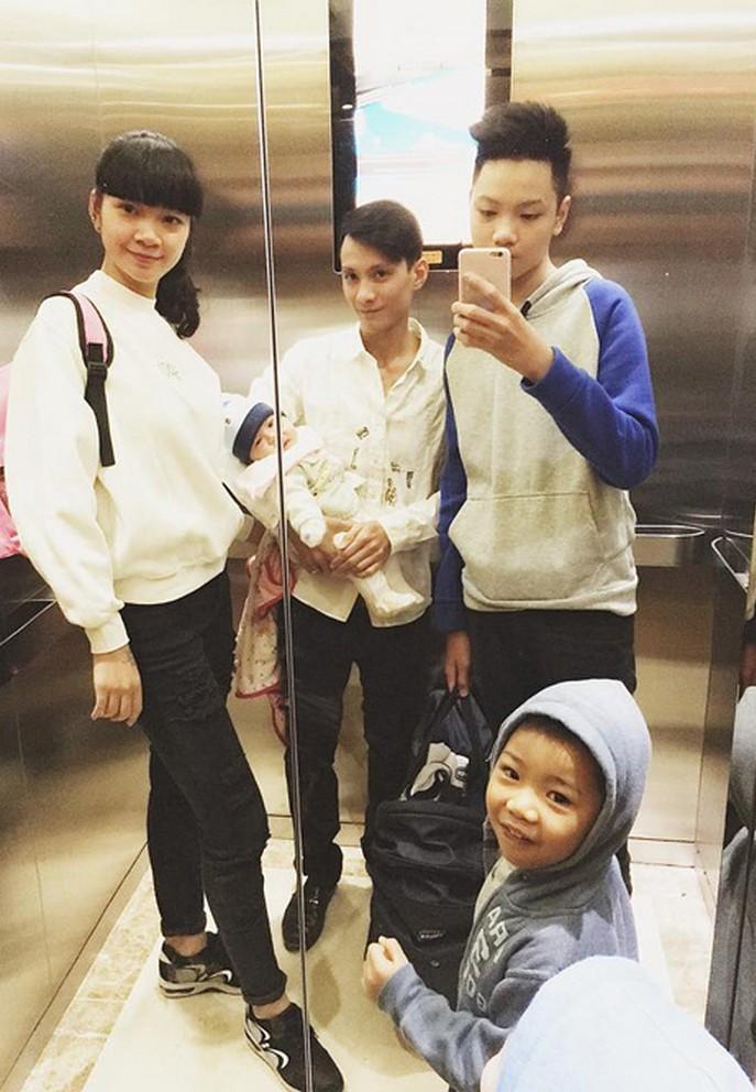 Người chồng kín tiếng suốt 20 năm của bà trùm chân dài Hạ Vy-12